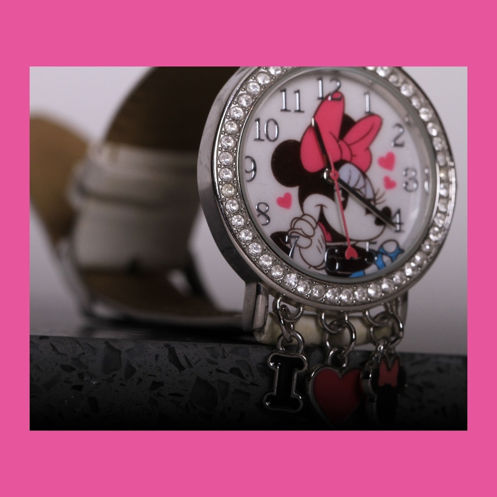 [GIVEN as a FREE GIFT w/PURCHASE 01/26/20] Watch - Picture 2 of 6